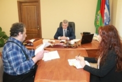Член Совета Республики
А.Неверов провел
«прямую телефонную линию»
и прием граждан 
