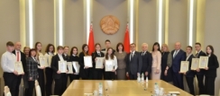 Председатель Совета Республики Н.Кочанова встретилась с учащимися — победителями конкурса «Знай свою Конституцию»
