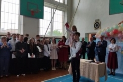 Член Совета Республики Г.Протосовицкий принял участие в торжественной линейке, посвященной окончанию учебного года