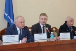 Член Совета Республики Ю.Деркач провел заседание Президиума областного объединения профсоюзов