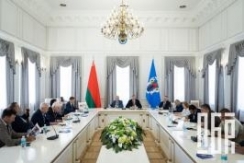Член Совета Республики О.Романов принял участие в работе круглого стола с представителями «Единой России»