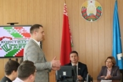Член Совета Республики А.Шишкин обсудил с молодежью проект изменений и дополнений Конституции Республики Беларусь