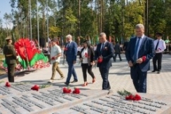 Члены Совета Республики А.Неверов и Т.Абель приняли участие в открытии мемориального комплекса «Партизанская криничка»