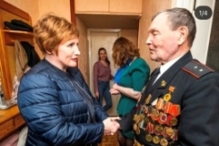 Член Совета Республики Н.Якубицкая встретилась с ветераном
