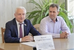 Член Президиума Совета Республики С.Рачков посетил ЗАО «Добрушский фарфоровый завод»