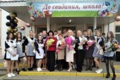 Член Совета Республики Е.Зябликова приняла участие в празднике «Последний звонок»