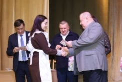 Член Совета Республики В.Хроленко принял участие в торжественном вручении молодежных билетов БРСМ
