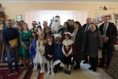 Член Совета Республики В.Хроленко поздравил воспитанников двух детских домов семейного типа в Иваново
