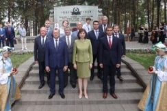 Председатель Совета Республики Н.Кочанова и члены Совета Республики возложили цветы к мемориальному комплексу «Масюковщина»