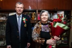 Член Совета Республики О.Романов навестил малолетнюю узницу