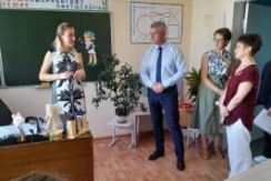 Член Совета Республики А.Неверов посетил государственные учреждения образования Гомельского района