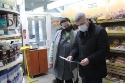 Член Совета Республики А.Неверов провел мониторинг цен в торговых сетях Гомеля