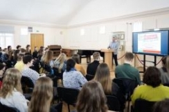 Член Совета Республики О.Романов принял участие во встрече со студентами и преподавателями на «ЗАчетном разговоре»
