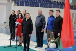 Член Совета Республики А.Ляхов посетил соревнования по плаванию