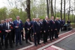 Член Совета Республики А. Кушнаренко принял участие в открытии мемориальной плиты