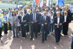 
Член Совета Республики Ю.Деркач принял участие в торжественном открытии областной Аллеи единства в г. Витебске
