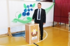 Член Совета Республики А.Шишкин принял участие в досрочном голосовании