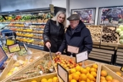 Член Совета Республики К.Капуцкая провела мониторинг ассортимента товаров в супермаркете «Виталюр» в Молодечно