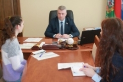 Член Совета Республики А.Неверов провел 
«прямую телефонную линию» и личный прием граждан 
