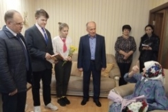 Член Совета Республики О.Слинько посетил труженика тыла