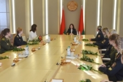 Председатель Совета Республики Наталья Кочанова встретилась с девушками-курсантами вузов МВД