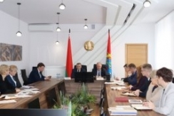 Член Совета Республики В.Лискович провел совместный выездной прием граждан и прямую телефонную линию
