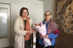 Член Совета Республики Е.Серафинович встретилась с бывшей узницей концлагеря и труженицей тыла