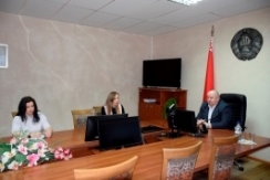 Член Совета Республики В.Хроленко провел «прямую телефонную линию» и встречу в Ивановском райисполкоме