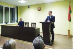 Член Совета Республики А.Шишкин обсудил проект Конституции с трудовым коллективом
