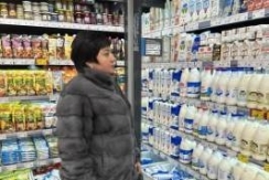 Член Совета Республики А.Смоляк провела мониторинг цен в магазинах и аптеках