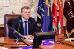 Член Совета Республики О.Романов принял участие в онлайн-встрече с руководством Бухарского государственного медицинского института