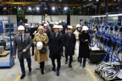 Члены Совета Республики Т.Рунец и Д.Басков посетили завод электротехнического оборудования в г. Великие Луки