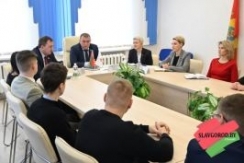 Член Совета Республики С.Анюховский встретился с молодыми специалистами г. Славгорода