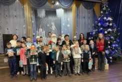 Член Совета Республики А.Смоляк вручила подарки воспитанникам Улуковской вспомогательной школы-интерната
 
