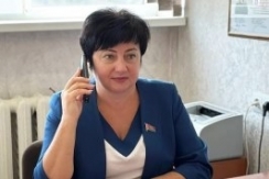 Член Совета Республики А.Смоляк провела прямую телефонную линию и прием граждан в Хойниках